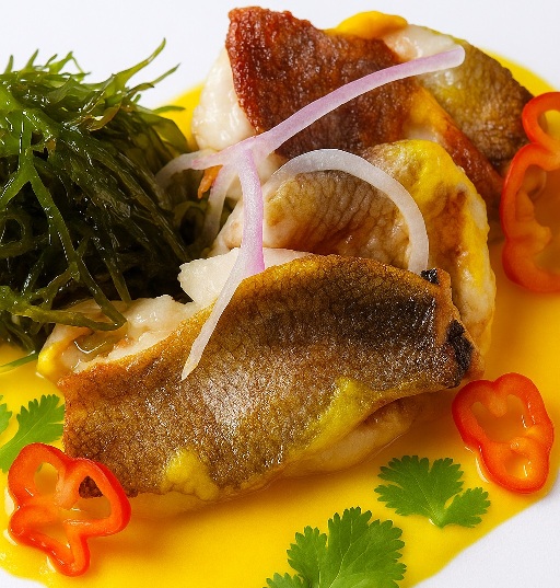 Encebichado hirviente de pescados de roca
